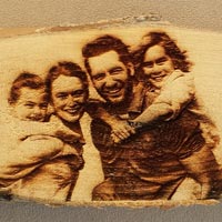 Lazer ahşap resim kazıma örneklerimize bakarak siz de resminizi gönderip sipariş verebilirsiniz. Lazer ahşap resim kazıma örneklerimize bakarak siz de resminizi gönderip sipariş verebilirsiniz.